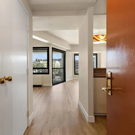 Image 4 - 5901;5905;5909 Christie Avenue, Emeryville, CA 94608, USA - Condo for sale