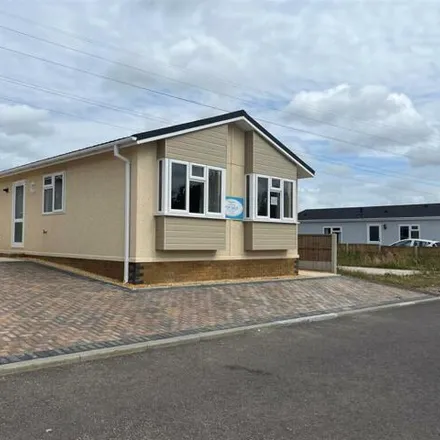 Buy this 2 bed house on A470 in Upper Boat, CF37 5BW