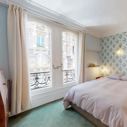 Rent this 14 bed room on 24 Rue Lamarck in 75018 Paris, France