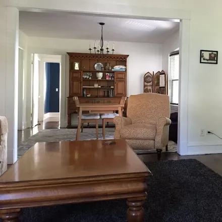 Rent this 3 bed condo on Oak Park