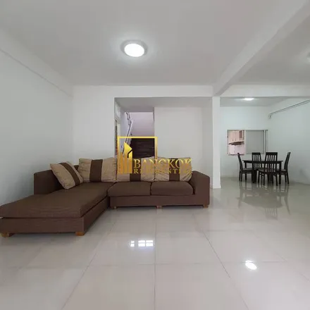 Rent this 1 bed apartment on Omni Tower in Sukhumvit 4 Alley, Khlong Toei District