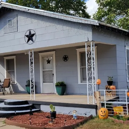 Buy this 2 bed house on 410 East Taylor Avenue in Arkansas City, KS 67005