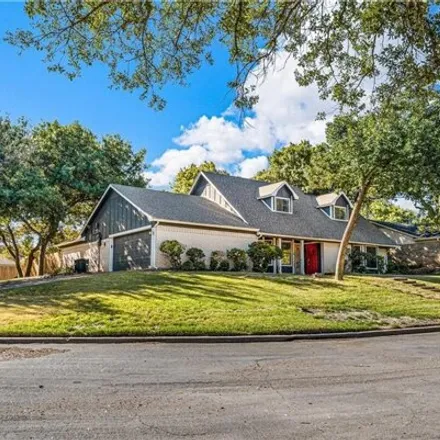 Buy this 4 bed house on 9918 Sandlewood Drive in Woodway, TX 76712
