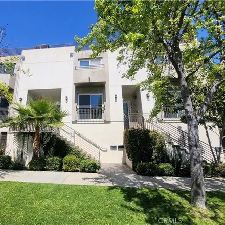 Rent this 3 bed condo on 9393 Cashio Street in Los Angeles, CA 90035