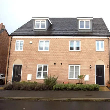 Rent this 4 bed townhouse on Churchill Drive in Flitwick, MK45 1FZ