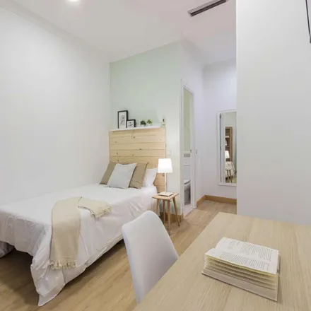 Rent this 2studio room on Travesía de San Mateo in 8, 28004 Madrid