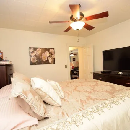 Rent this 3 bed apartment on 1152 Oak Street in Fredericksburg, VA 22401