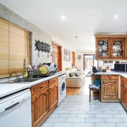 Image 7 - 261 Monega Road, London, E12 6TS, United Kingdom - Townhouse for sale