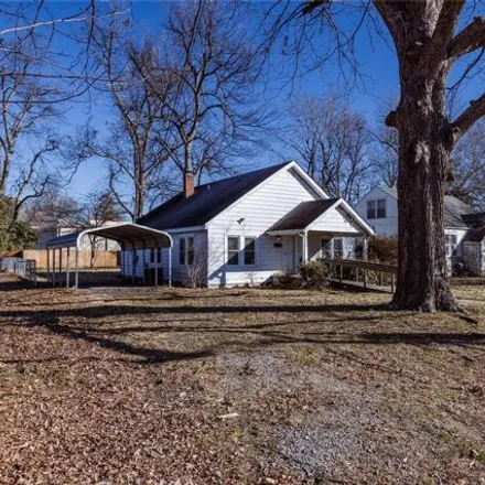 Buy this 3 bed house on 340 Danforth Street in Charleston, MO 63834