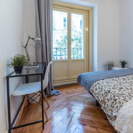 Rent this 9 bed room on Ninja Ramen in Calle de Barceló, 1