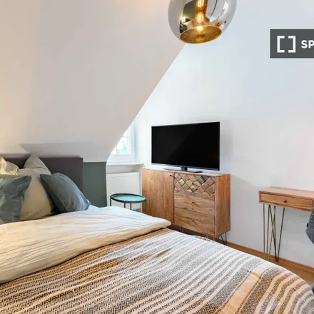 Rent this 4 bed room on Albert-Schäffle-Straße 90 in 70186 Stuttgart, Germany