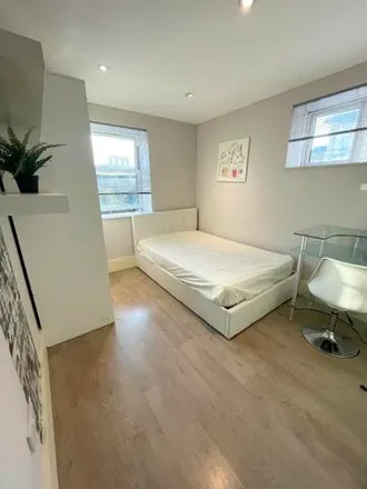 Rent this studio apartment on 30 Lithos Road in London, NW3 6EH