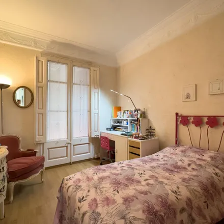 Rent this 4 bed room on Carrer Gran de Gràcia in 18, 08001 Barcelona