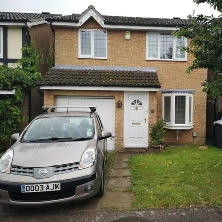 Rent this 3 bed house on Kilmarnock Drive in Luton, LU2 7YP