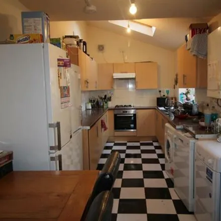 Rent this 6 bed townhouse on 75 Rothesay Avenue in Nottingham, NG7 1PW