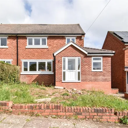 Rent this 3 bed duplex on Hawthorn Road in Foxlydiate Crescent, Redditch