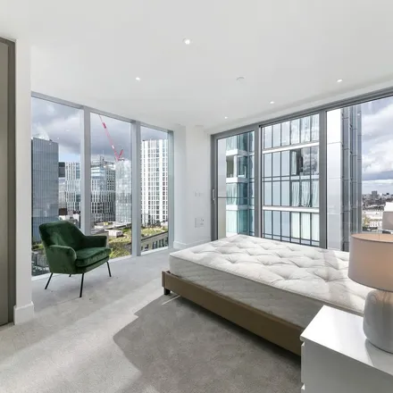 Image 2 - E1, Western Avenue, London, UB10 9AP, United Kingdom - Apartment for rent