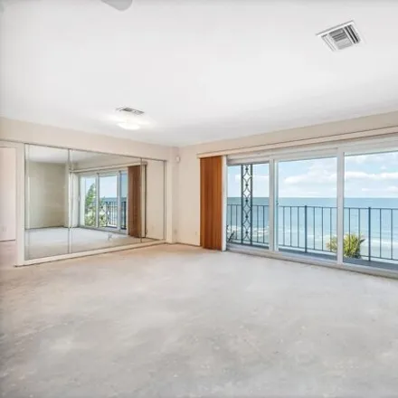 Image 4 - Carriage Club, Gulf Shore Boulevard North, Naples, FL 34103, USA - Condo for sale