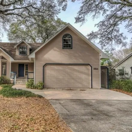 Buy this 4 bed house on 1511 Cobble Lane in Mount Dora, FL 32757