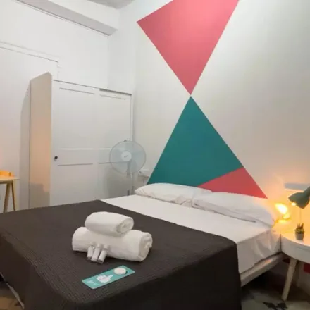 Rent this 3 bed room on Shades World in Carrer de Ferran, 08001 Barcelona