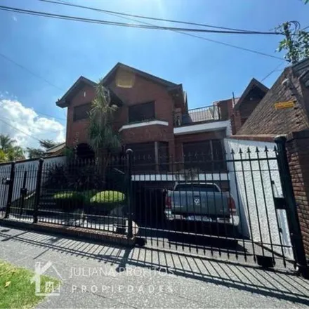 Buy this 4 bed house on Doctor José Alcides Craviotto 3353 in Quilmes Oeste, 1886 Quilmes