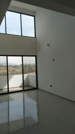 Buy this studio house on Boulevard Paseos del Pedregal in Delegaciön Santa Rosa Jáuregui, San Isidro El Viejo