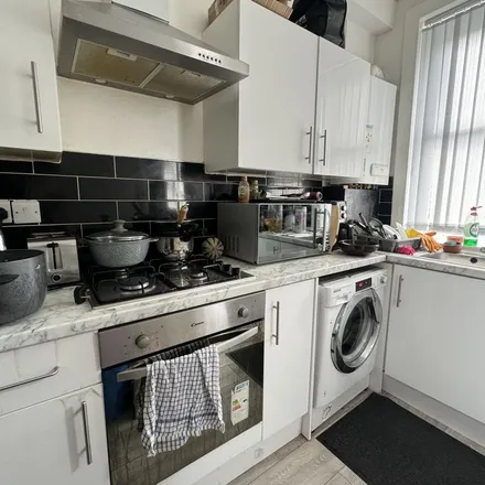 Image 4 - Ashton Grove, Leeds, LS8 5BR, United Kingdom - Apartment for rent