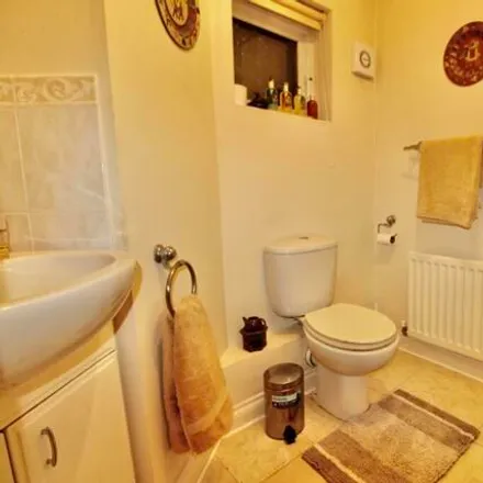 Image 7 - Bayston Court, Peterborough, PE2 9SF, United Kingdom - Townhouse for sale