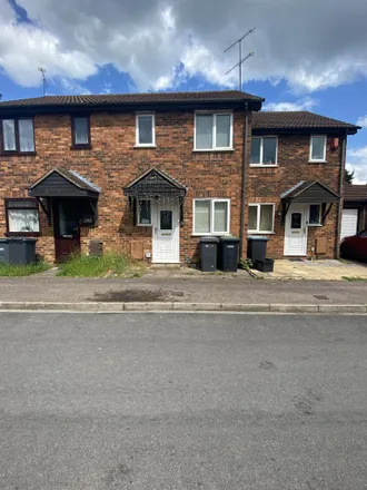 Rent this 2 bed townhouse on Rodeheath in Luton, LU4 9XA