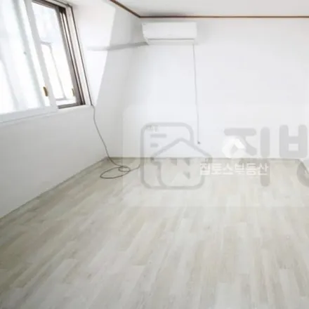 Rent this studio apartment on 서울특별시 서초구 잠원동 10-29