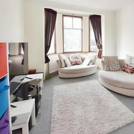 Image 2 - Montpelier Road, London, N3 2QY, United Kingdom - Townhouse for rent