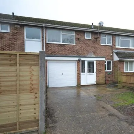 Buy this 3 bed townhouse on Redberry Close in Reading, RG4 6QF