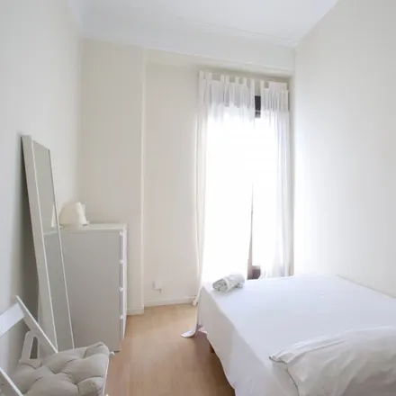 Rent this 5 bed room on Carrer de Sant Vicent Màrtir in 153, 46007 Valencia
