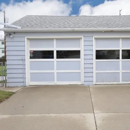 Image 3 - 1742 South 3rd Street, Aberdeen, SD 57401, USA - House for sale