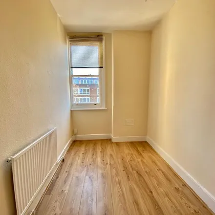 Image 7 - Birkbeck Road, London, N8 7SR, United Kingdom - Apartment for rent