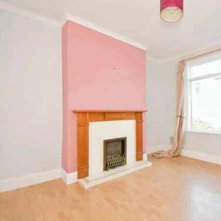 Buy this 3 bed townhouse on Loxley View Road in Sheffield, S10 1QY