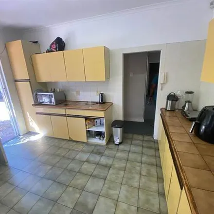 Image 4 - Balintore Road, Rondebosch, Cape Town, 7700, South Africa - Apartment for rent