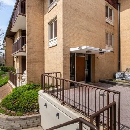 Buy this 2 bed condo on Dam Number 4 East Woods in Talcott Road, Park Ridge