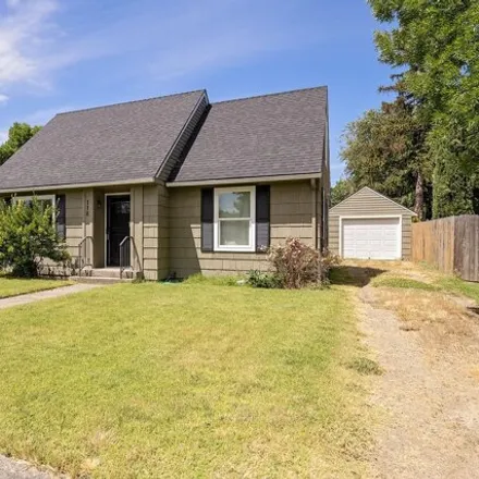 Buy this 4 bed house on 116 Washington St in Medford, Oregon