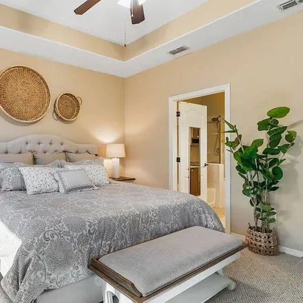 Rent this 3 bed house on Laguna Vista