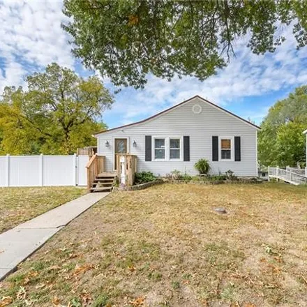 Buy this 3 bed house on 1426 Columbia Avenue in Leavenworth, KS 66048