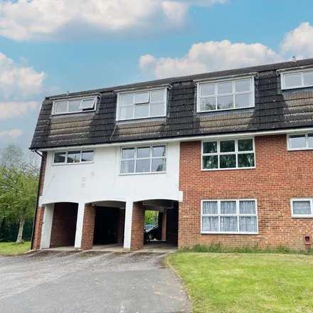 Rent this 2 bed apartment on 109 Grasmere Way in Linslade, LU7 2QL