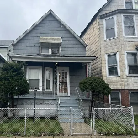 Buy this 3 bed house on 5948 South Justine Street in Chicago, IL 60636