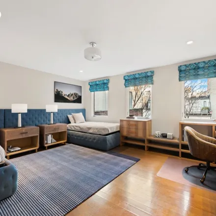 Rent this 5 bed townhouse on 171 East 73rd Street in New York, NY 10021
