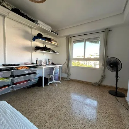 Image 9 - Carrer d'Isaac Peral, 18, 46024 Valencia, Spain - Apartment for rent