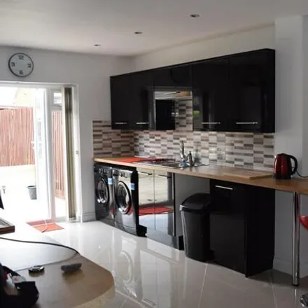 Image 2 - Summers Road, Luton, LU2 9HS, United Kingdom - House for rent