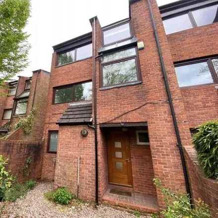 Rent this 4 bed townhouse on Oaker Avenue in Manchester, M20 2XS