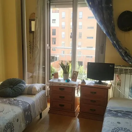 Image 7 - Madrid, Fisioterapia Valhalla, Calle Pilar de Madariaga Rojo, 9, 28051 Madrid - Apartment for rent