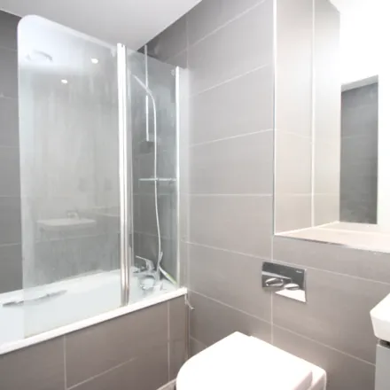 Image 2 - Norfolk House, Wellesley Court Road, London, CR0 1GR, United Kingdom - Apartment for rent