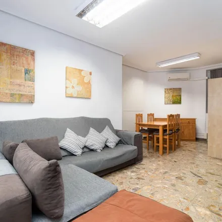 Image 8 - Revisión Médica, Carrer de Linares, 46018 Valencia, Spain - Apartment for rent
